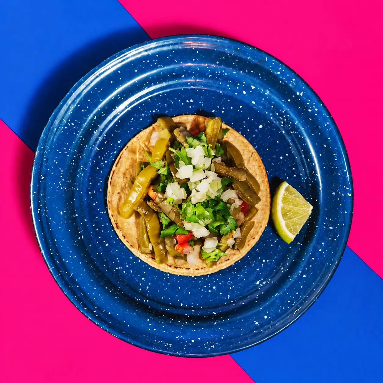 Taco de nopal, salade de cactus sur tortilla de maïs